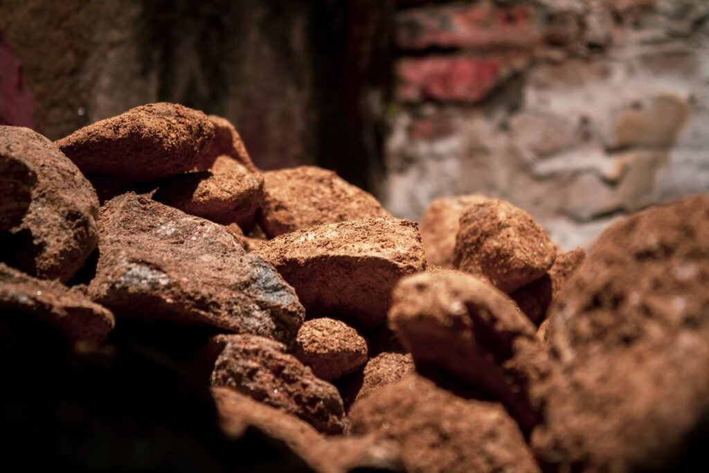 Detailed close-up of rugged brown rocks with rough texture in Mérida, Venezuela.